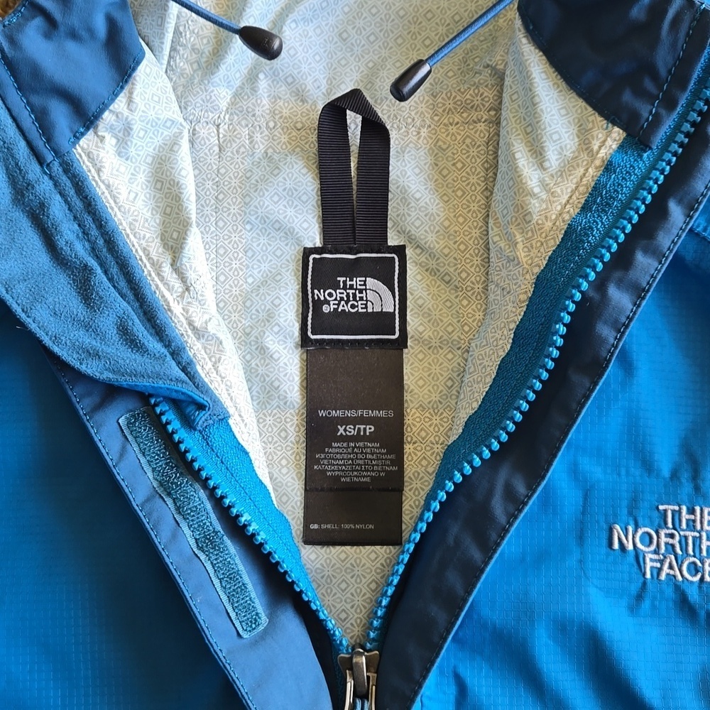 The North Face HyVent 2.5L, rain/wind jacket, size xs women's, euc - Picture 4 of 6